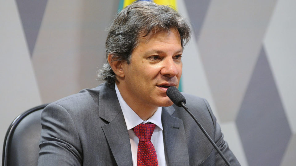 Juros futuros caem após fala de Haddad estressar mercado